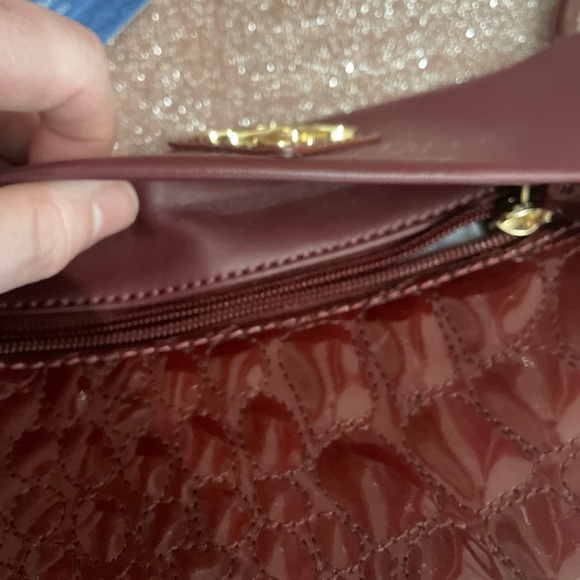 NWT Simply Vera Vera Wang Wristlet Dark Burgundy. - Picture 7 of 8